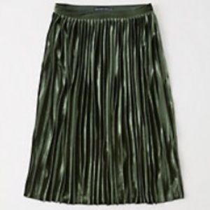 Abercrombie & Fitch Pleated Velvet Midi Skirt